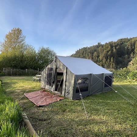 Glamping Tent On The River 클라매스 외부 사진