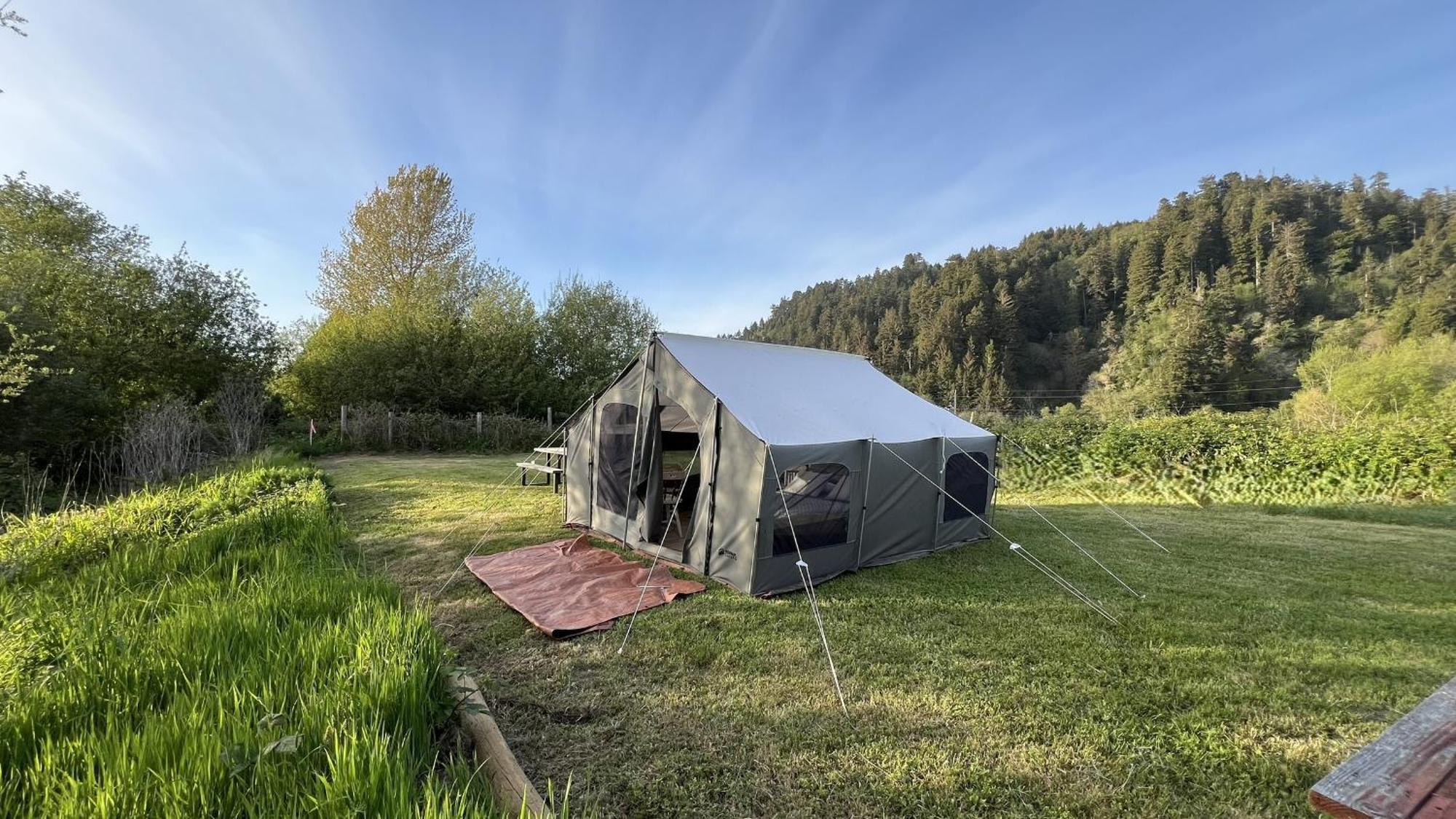 Glamping Tent On The River 클라매스 외부 사진